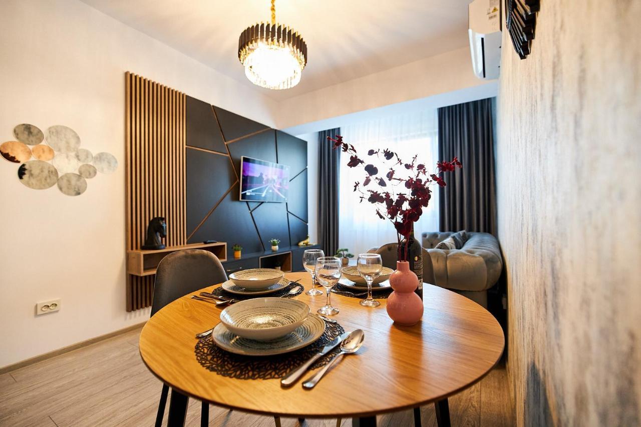 Uptown Apartments Iasi Esterno foto