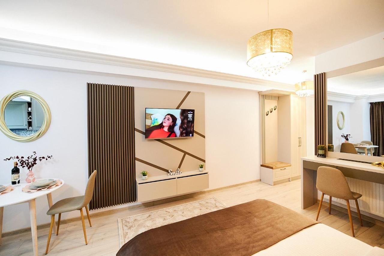 Uptown Apartments Iasi Esterno foto