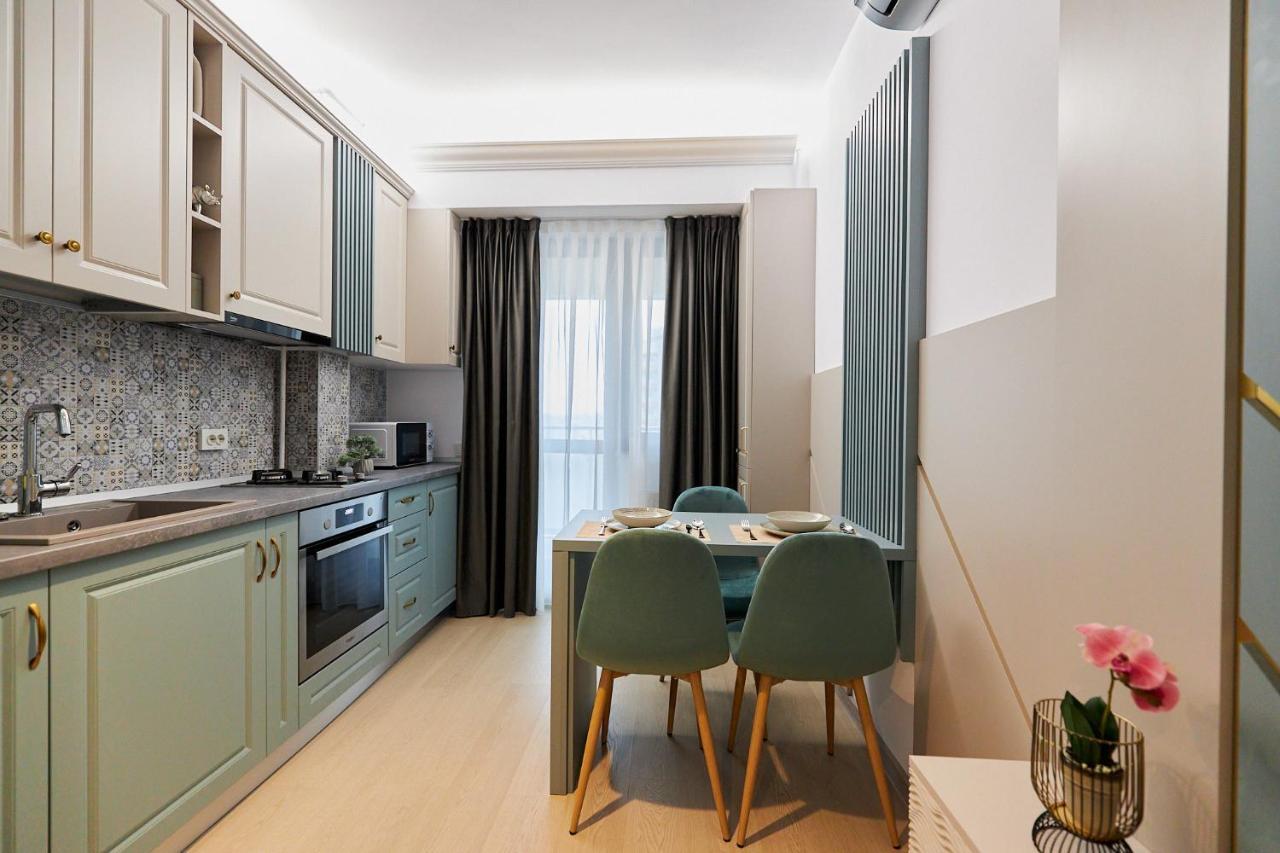 Uptown Apartments Iasi Esterno foto